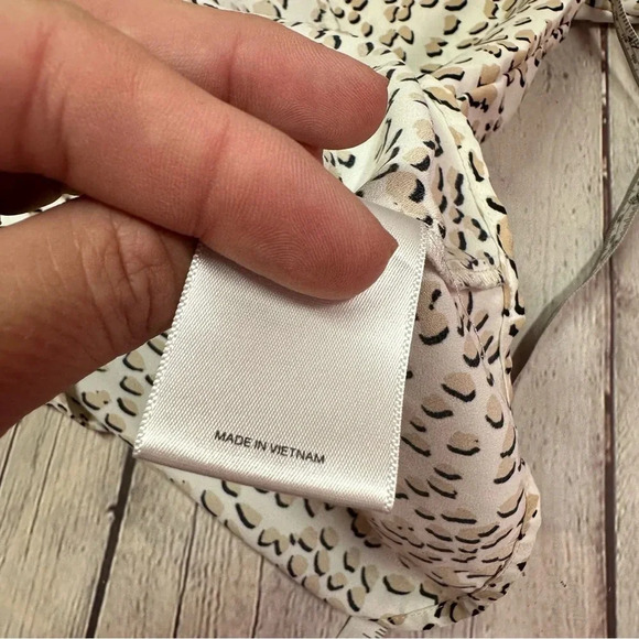 express peasant blouse leopard print long sleeve sz medium office neutral - Picture 8 of 8